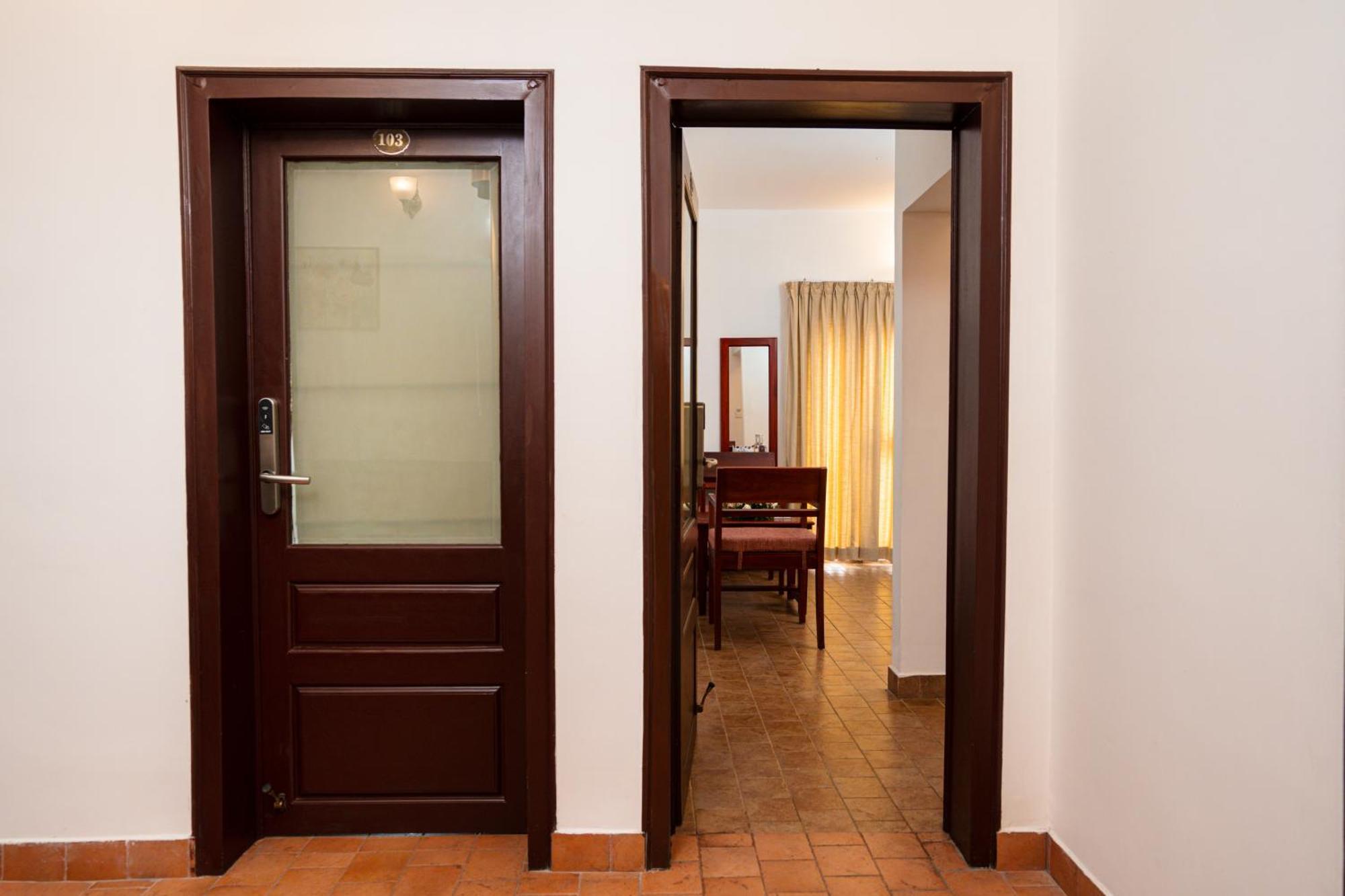 Solo Inn By Hawk Hospitality Kochi المظهر الخارجي الصورة